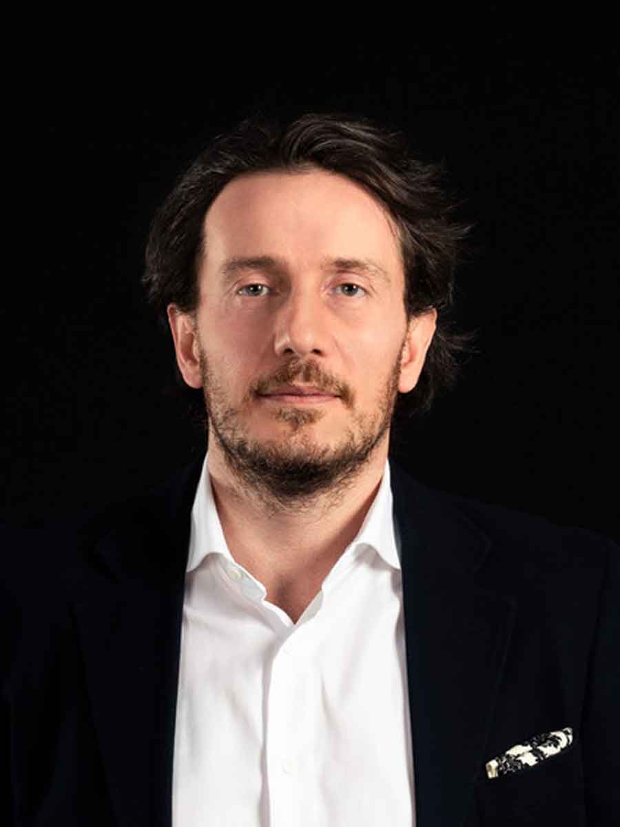 Dottor Luca Ferrari Chirurgo estetico Bergamo